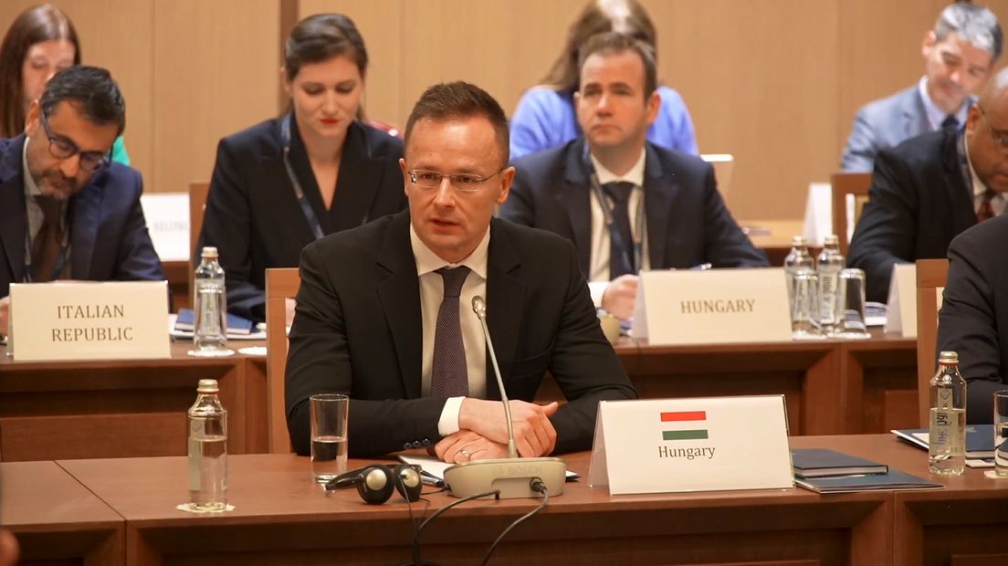 Szijjártó Péter: hazánk nem járul hozzá a közös EU-s hitelfelvételhez