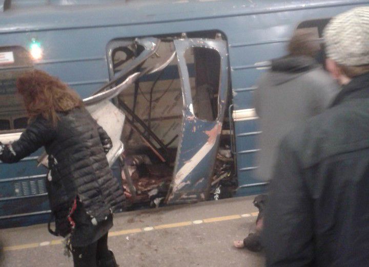 Robbanás a szentpétervári metróban, tíz halott, sérültek