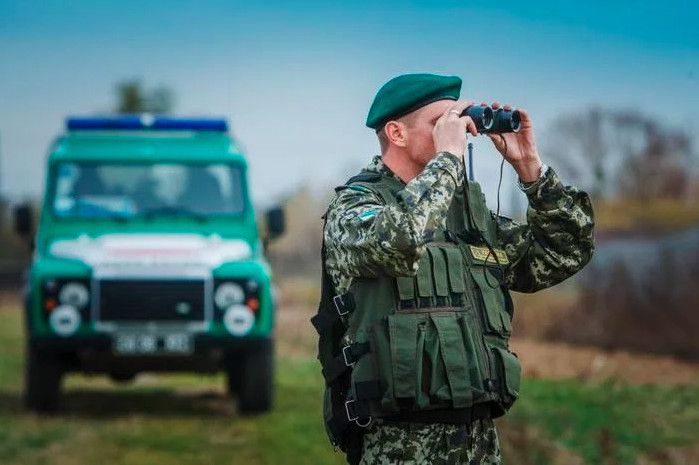 Ukrán katonai teherautó tört át Magyarországra a zöldhatáron
