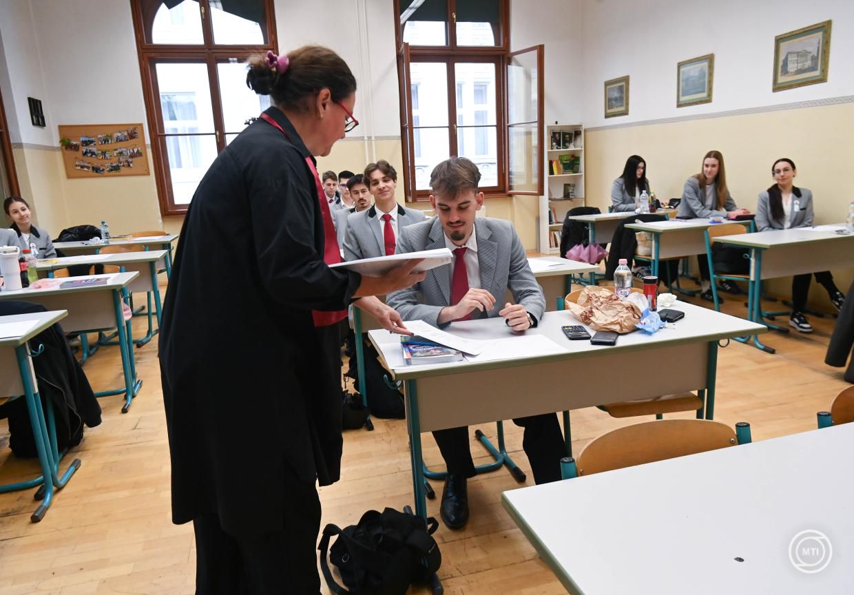 Rákóczi-szabadságharc vagy bethleni konszolidáció? Rákóczi-szabadságharc vagy bethleni konszolidáció?