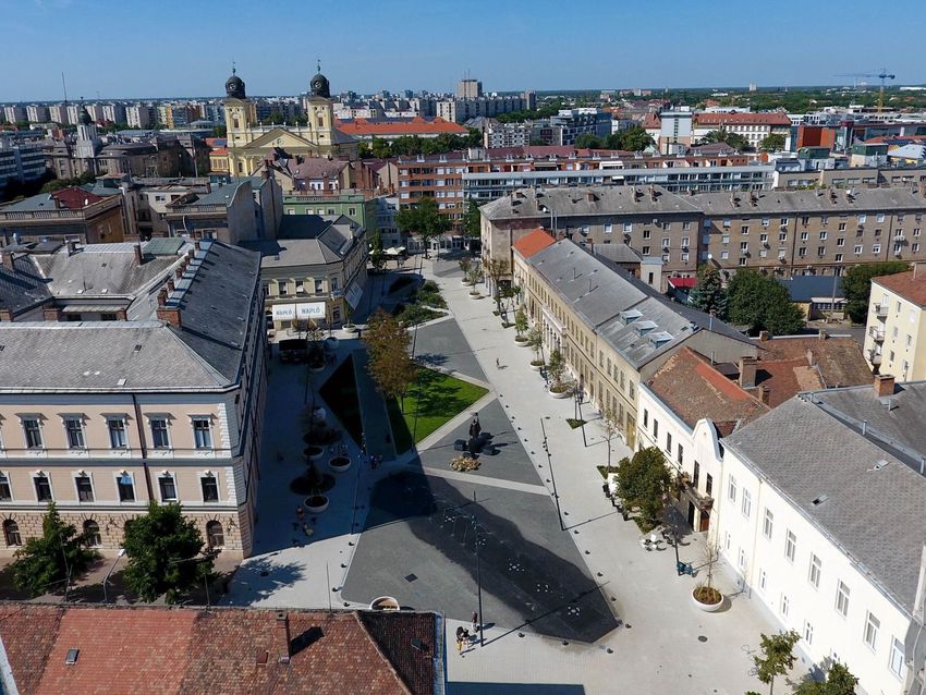 Gyorsulhatnak a belvárosi építkezések Debrecenben