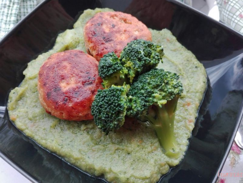 Böjti recept: brokkolipüré vegán fasírttal