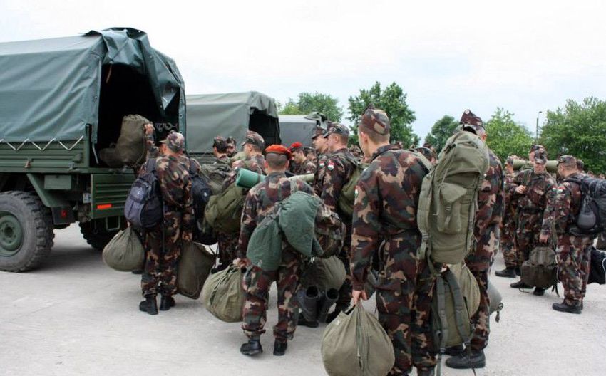 Debrecen katonái vigyáznak a békére a Balkánon