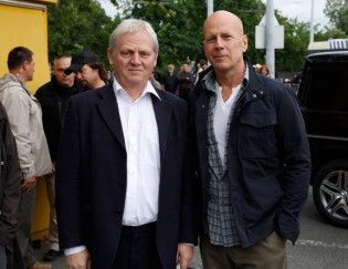 Tarlós Pista és Bruce Willis