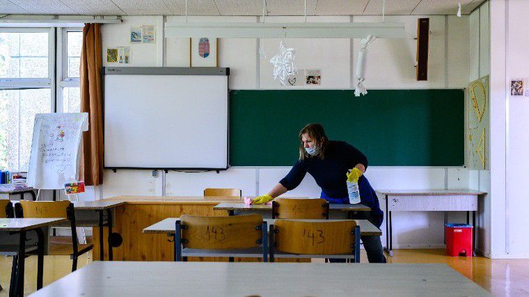 A tanároknak is lázat mérnek október elsejétől