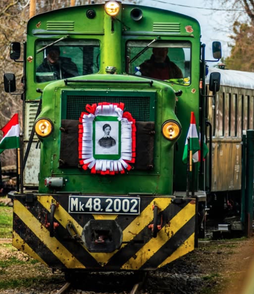 Kalandokra hív a Zsuzsi gőzös!