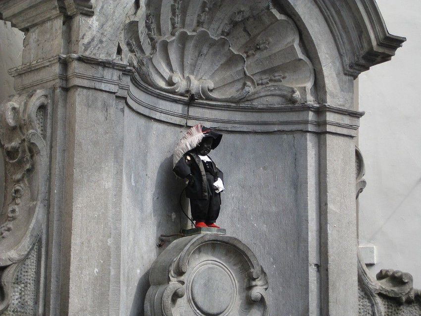 Nem pisil több ivóvizet a brüsszeli Manneken Pis-szobor