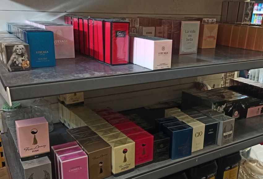 Kétmilliót érő hamis parfüm egy miskolci boltban