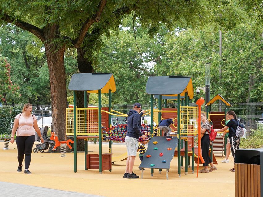 Debrecen új játszótere a felnőtteket is megkísérti