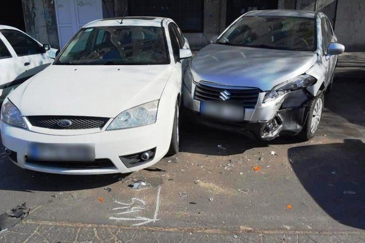 Parkoló autóknak ütközött egy sofőr Debrecenben