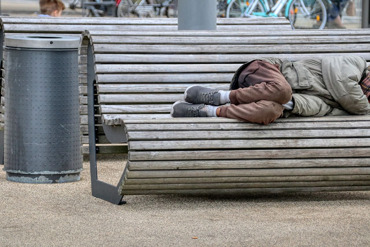 Brutálisan megvert egy hajléktalant Miskolcon