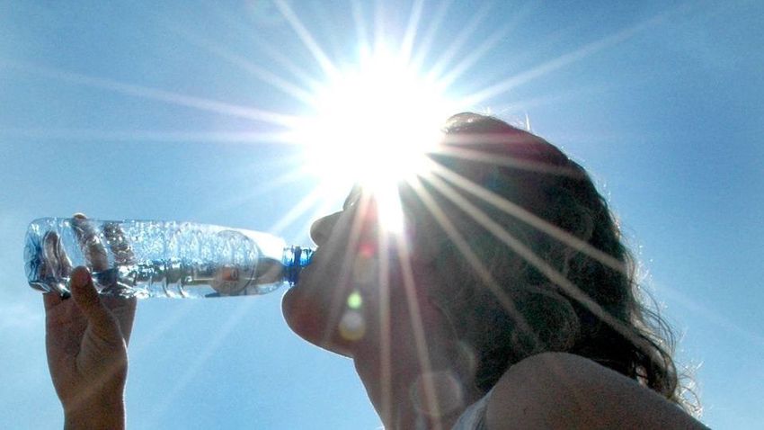 Hőségriasztás: vizet osztanak Debrecen több pontján
