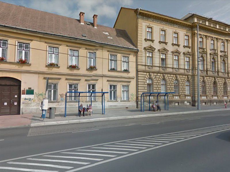 Lezárják a buszmegállót a Széchenyi utcán