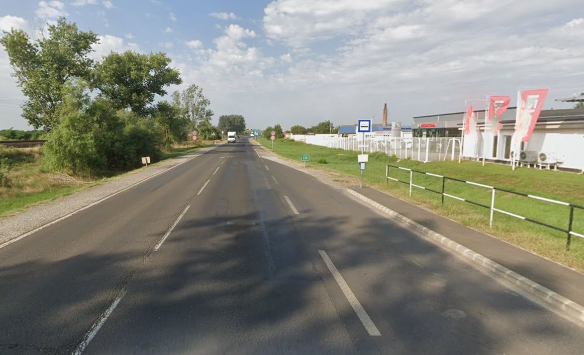 Autók ütköztek a 4-esen, Debrecennél