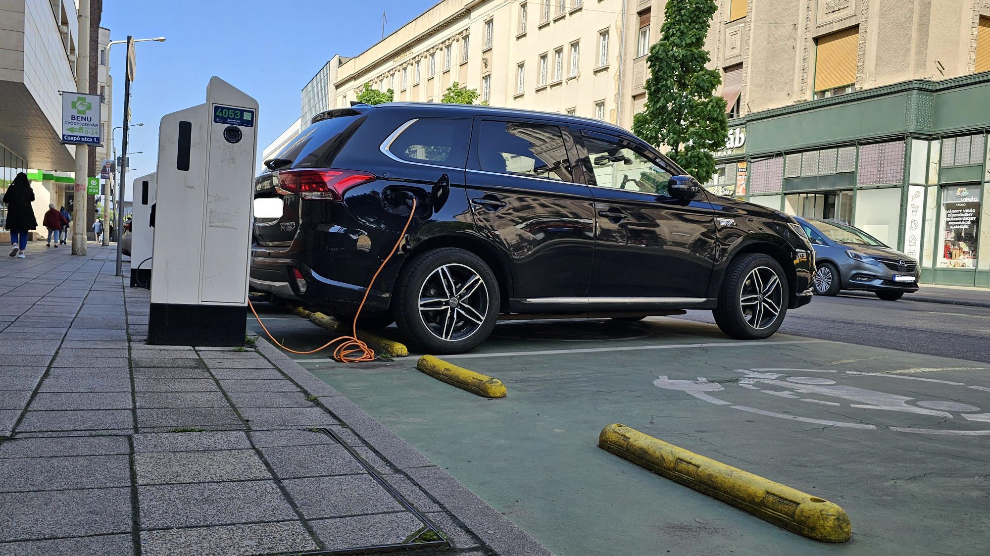 Csökken az elektromos autók töltési díja Debrecenben 