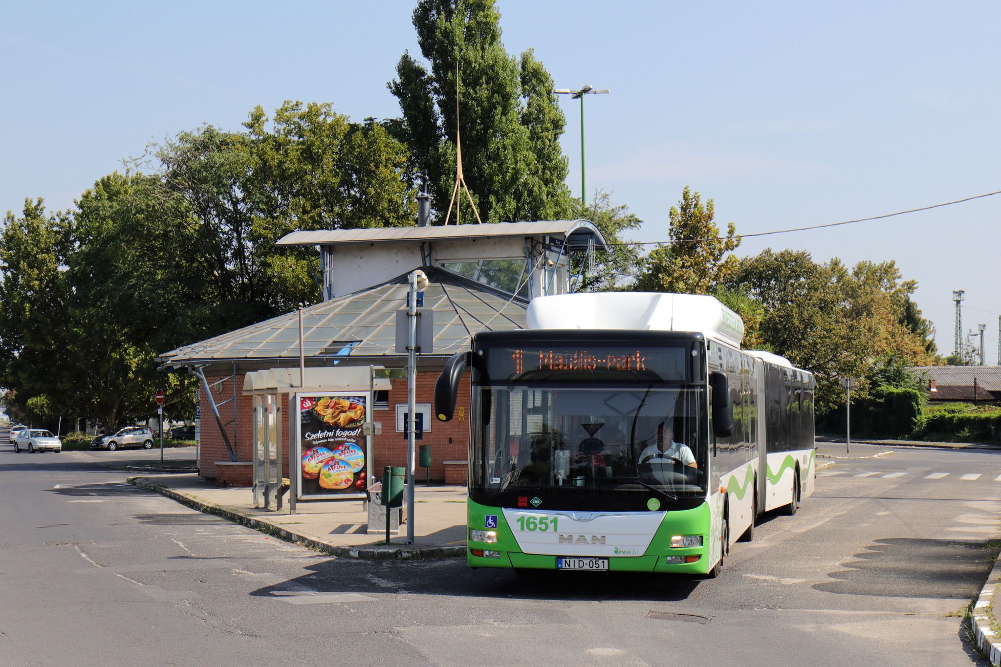 Seriffek vigyáznak a rendre a miskolci buszokon, villamosokon 