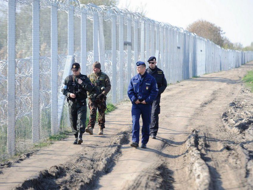 Ostromolják a migránsok a magyar határt
