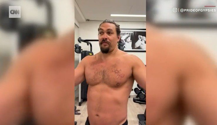 Gyúrás közben, lihegve kért elnézést Jason Momoa