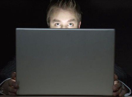 Harc az internetes névtelenség ellen