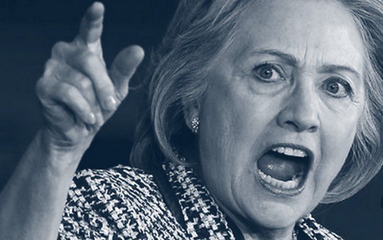 Szájbarágó: ezért esett pofára Hillary Clinton
