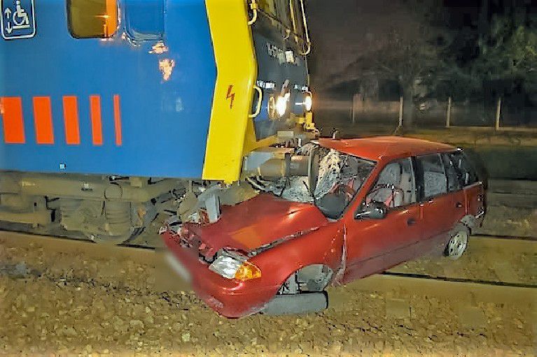 Ittas volt az autós, akinek a járműve vonat alá szorult Debrecenben