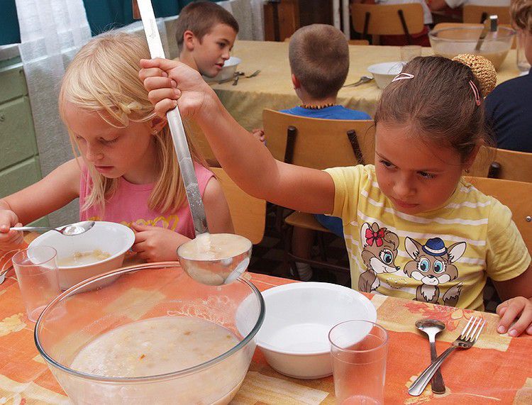 Debrecenben minden rászoruló gyermeknek jut ebéd