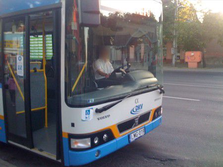 Újra megáll a busz a Vágóhíd utcán