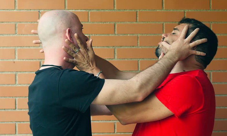 Vásárlás után MMA: két férfi esett egymásnak a debreceni áruházban