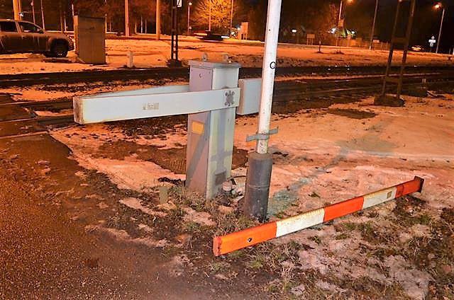 Letörte a sorompó rúdját egy autós Debrecenben