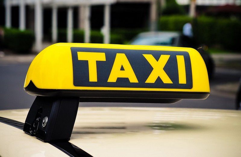 Letöltendőt kérnek a debreceni taxist megütő férfira