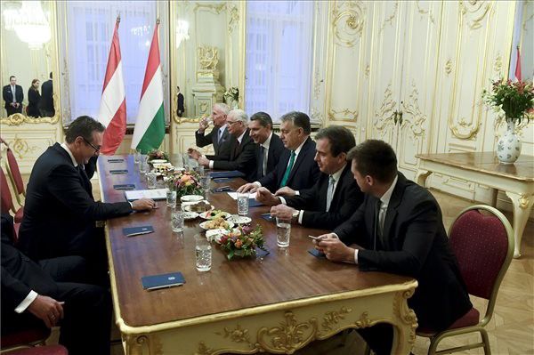 Orbán most Ausztriában harcol a magyarokért