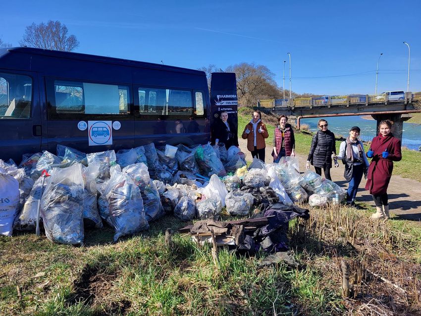 Több száz tonna hulladékot gyűjtöttek a Tisza ukrajnai szakaszán