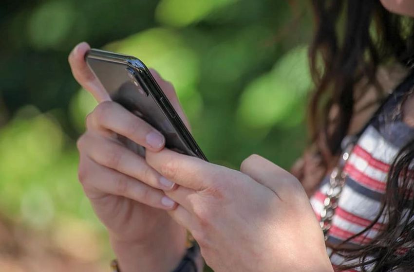 Nem nyugodott a debreceni nő, 500 SMS-t küldött