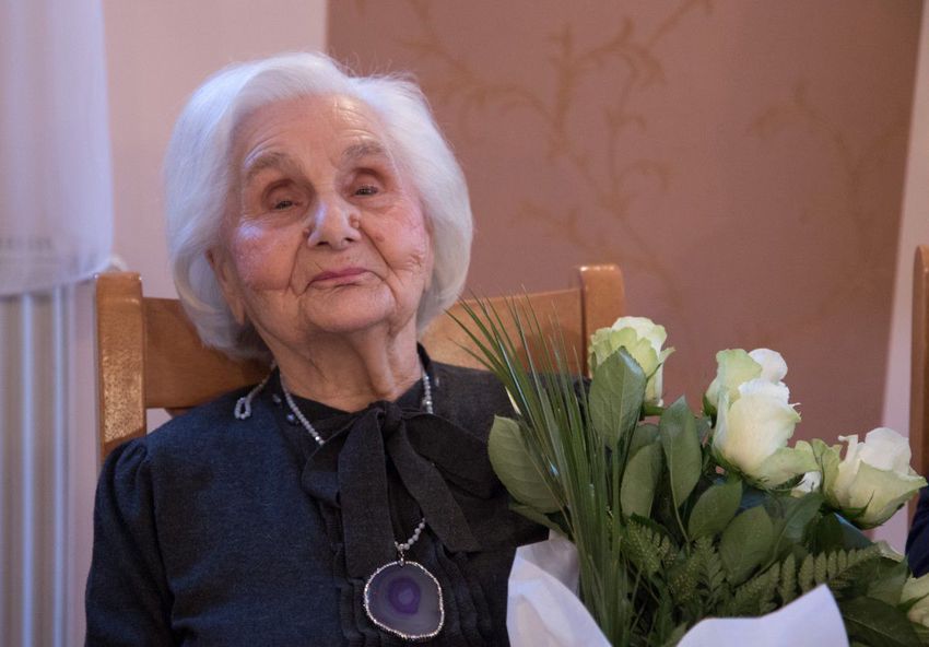 A 100 éves Erzsike néni a szépség titkáról