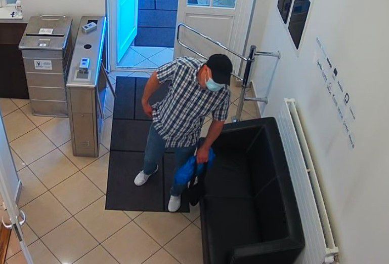 A fotón látható tolvaj azonosításához kéri a miskolciak segítségét a rendőrség