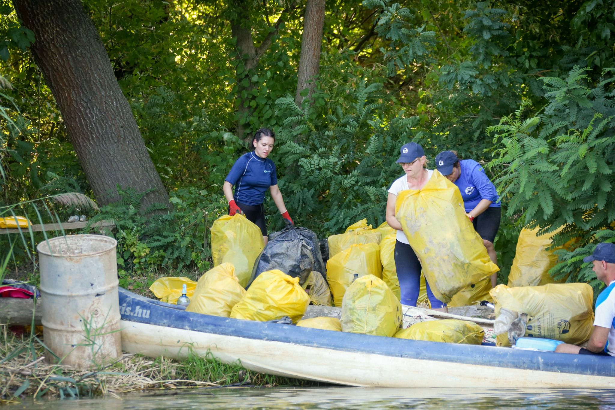 Több mint 17 tonna hulladéktól mentesítették a Bodrog és Tisza ártereit