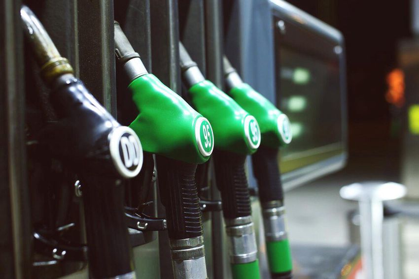Akár húsz forinttal is csökkenhet a benzin literenkénti ára