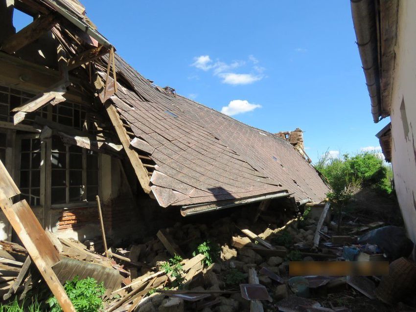 Összedőlt a berekböszörményi ház, miután kilopták a gerendáit