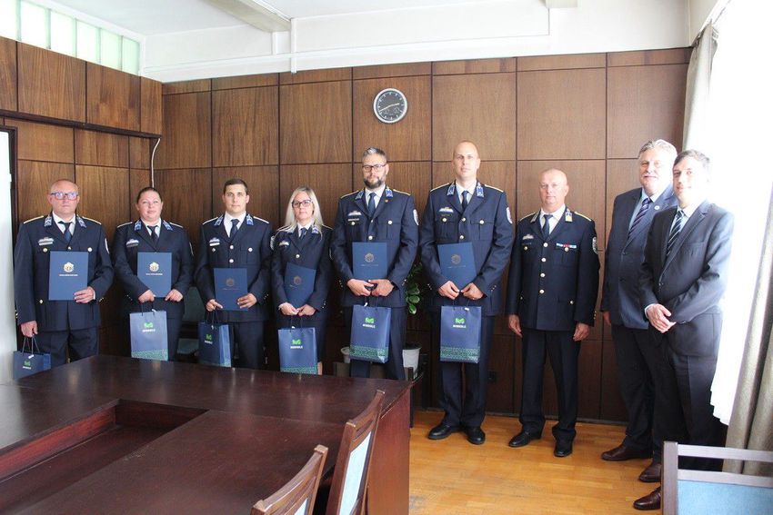 Rendőröket jutalmazott a miskolci polgármester