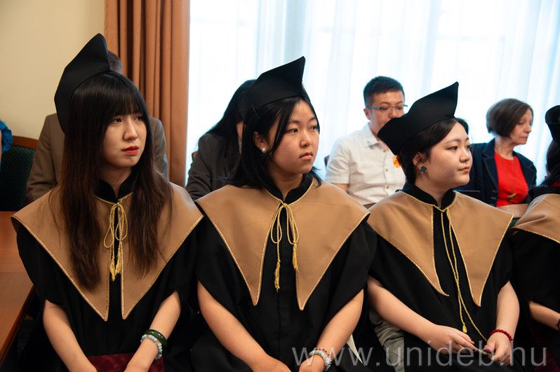 Magyarból diplomáztak kínaiak a Debreceni Egyetemen