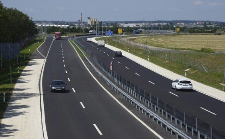 Kósa után Lázár is megígérte a négysávos utat a Debrecen-Szeged vonalon