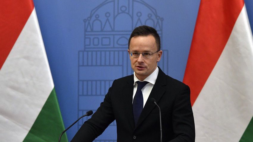 Határon túli magyarokat is támogat védőeszközökkel a kormány