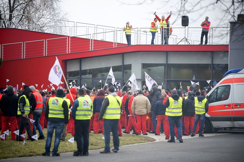 Sztrájk: teljesen megállt az élet az Audi-gyárban