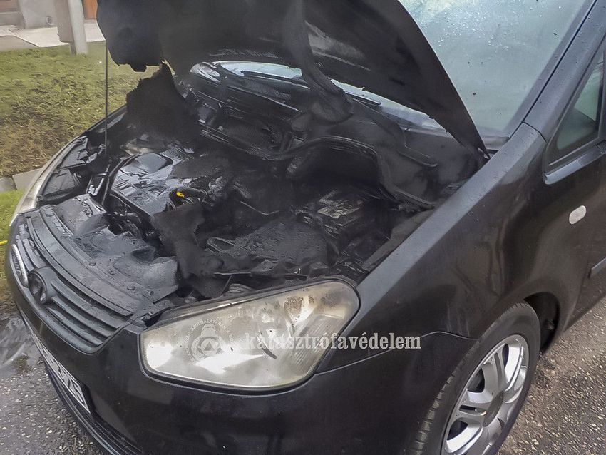 Slaggal oltottak egy kocsit Hajdúnánáson