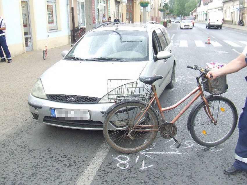 Idős sofőr gázolt biciklist Mezőkövesden