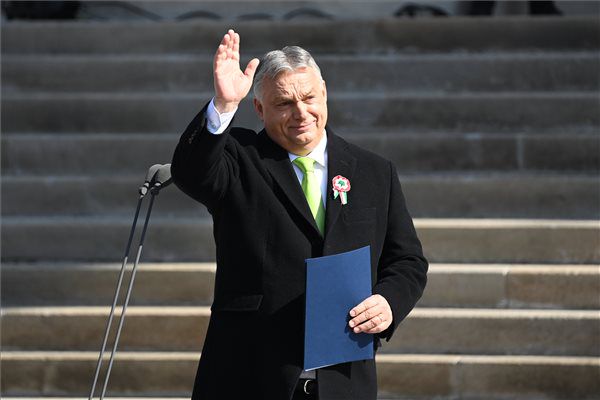 Orbán: „el kell foglalnunk Brüsszelt!”
