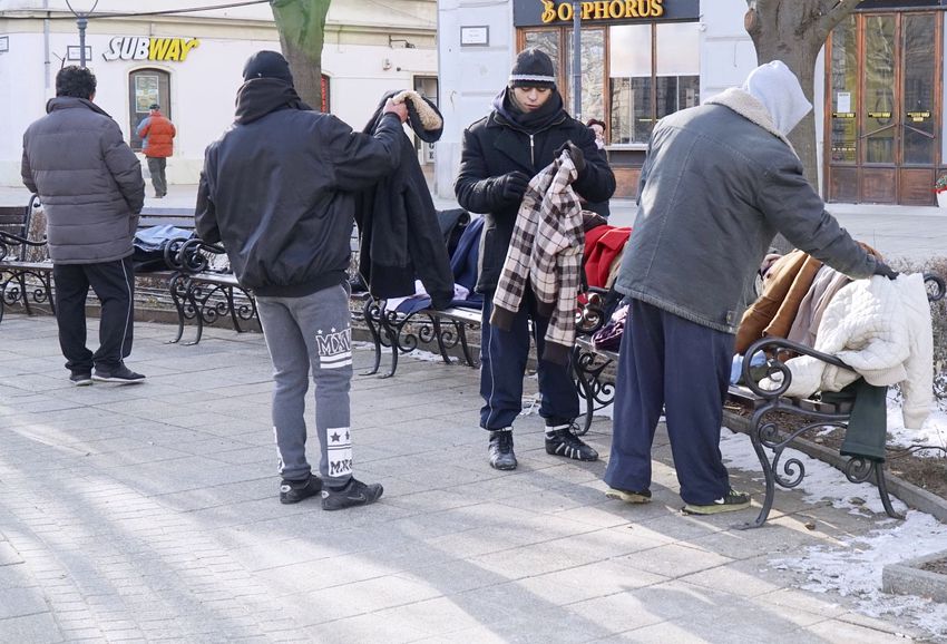 Ingyen elvihető kabátok lepték el Debrecent