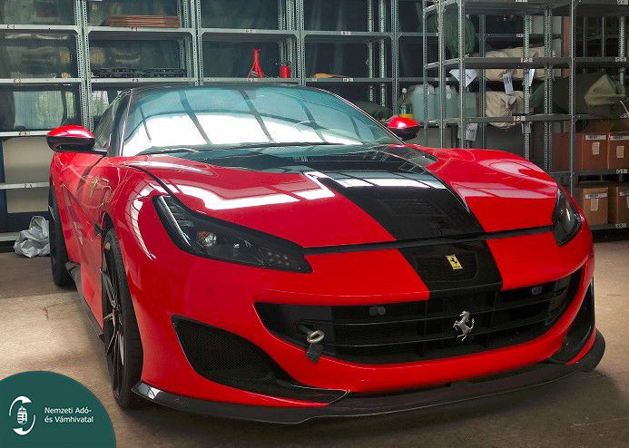 Hatszáz lóerős Ferrarit árverez a NAV