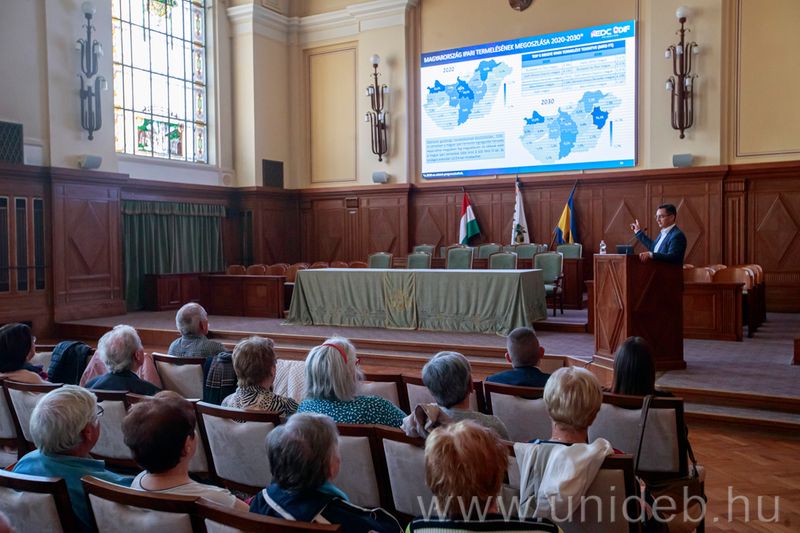 Debrecen gazdaságfejlesztése is téma volt a Szenior Egyetemen
