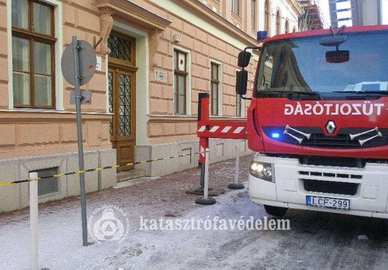 Gyalogosok réméhez hívták a tűzoltókat Debrecenben